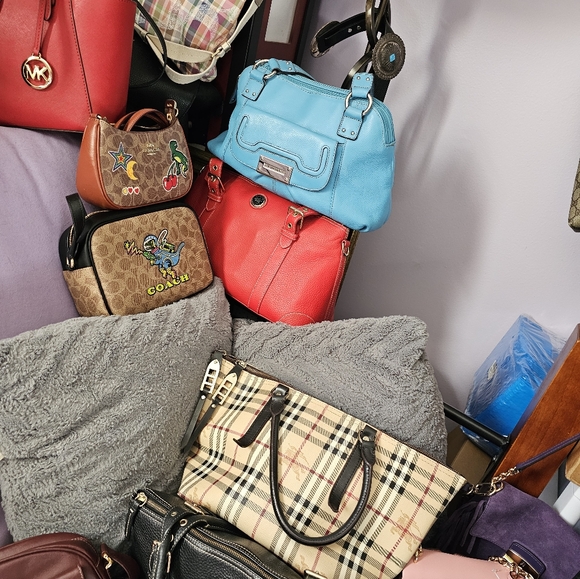 Luxury Colab @greenbergphylli & @pikaki7 Purses, Wallets, Jewelry & More! - Picture 9 of 16